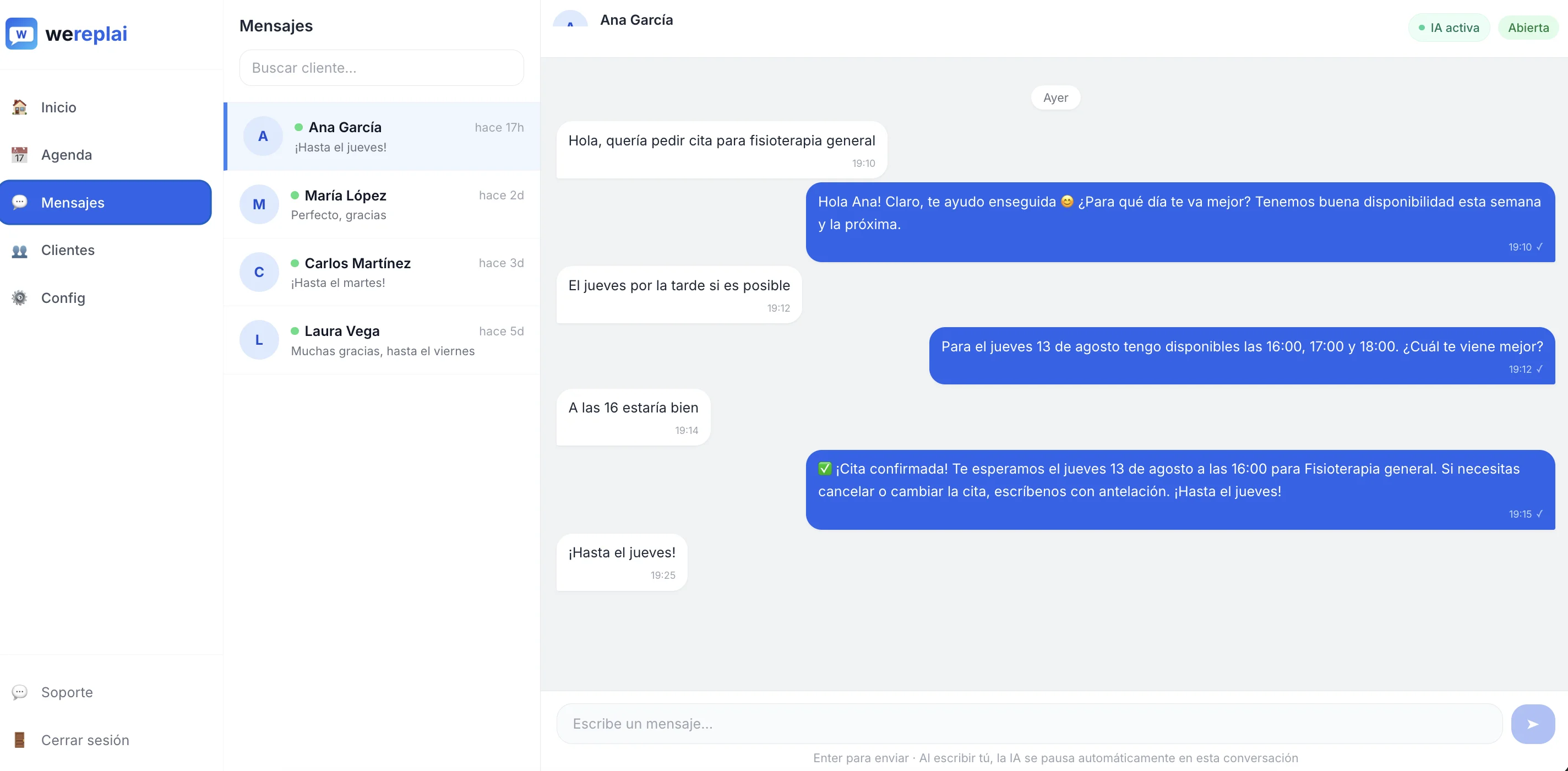 Panel de mensajes de Wereplai con conversaciones de WhatsApp